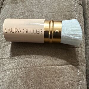 Laura Geller Retractable Brush